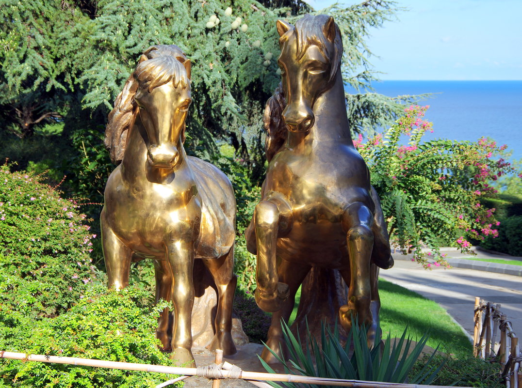 "Золотые кони" в Айвазовском парке - Валерий Новиков