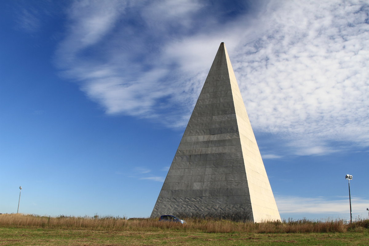 Пирамида Голода,еще не разрушенная - Ninell Nikitina