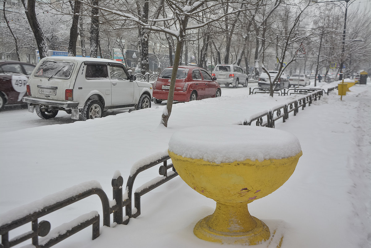 Снег в городе. - юрий Амосов