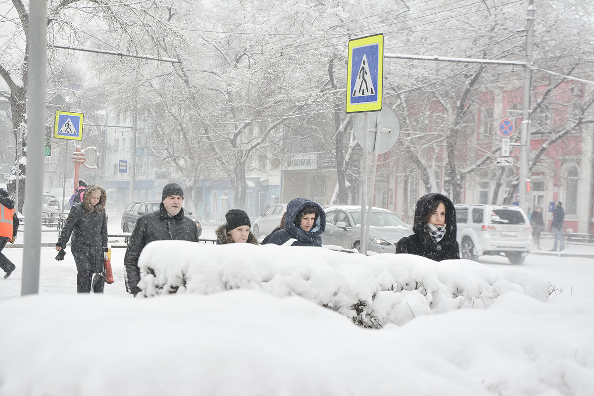 Снег в городе. - юрий Амосов