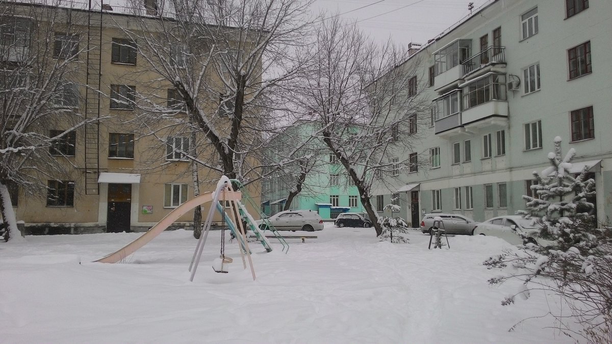 Старые дворы маленького города - Владимир Звягин