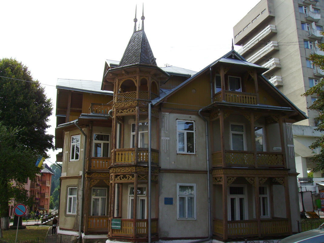 Административное   здание   в    Трускавце - Андрей  Васильевич Коляскин