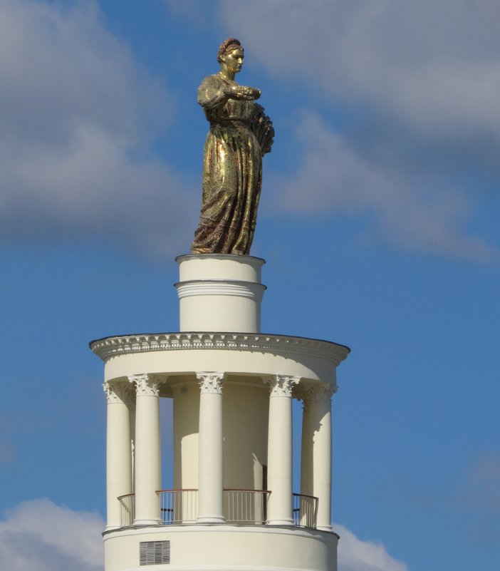 Скульптура на павильоне "Беларусь" - Вера Щукина