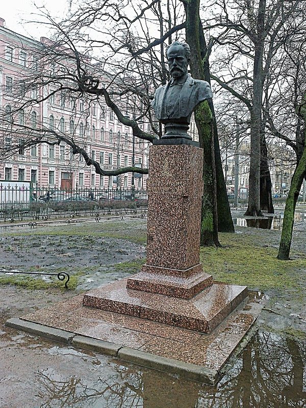 Памятник бюст Петру Ильичу Чайковскому. - Виктор Егорович