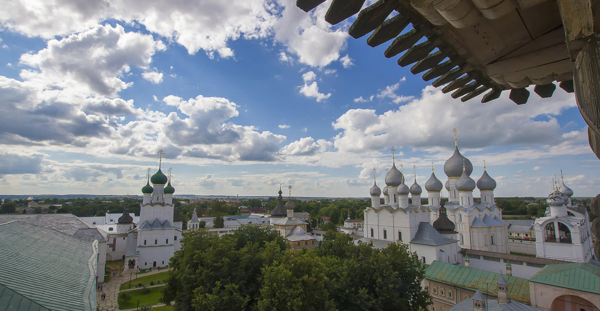 Вид со смотровой башни Кремля в Ростове Великом - leo yagonen