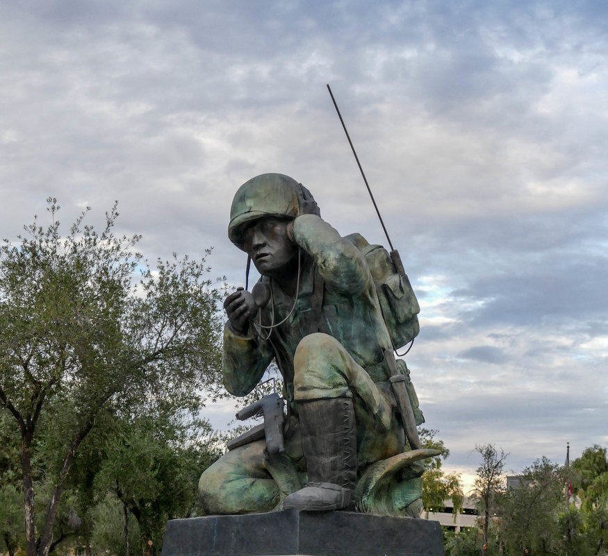 Памятник героям войны индейцам-радистам (г.Феникс, Аризона, США) - Юрий Поляков