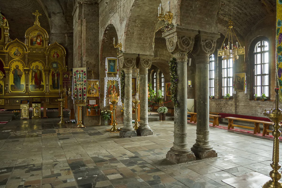 Внутри гарнизонной церкви Брестской крепости - leo yagonen