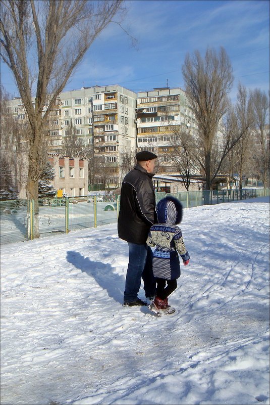 С дедушкой на прогулке - Нина Корешкова
