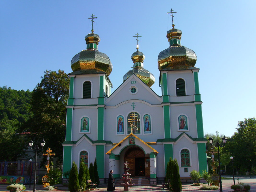 Православный   храм  в    Рахове - Андрей  Васильевич Коляскин