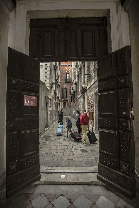 Venezia. Sotoportego e calle de Mezo. - Игорь Олегович Кравченко