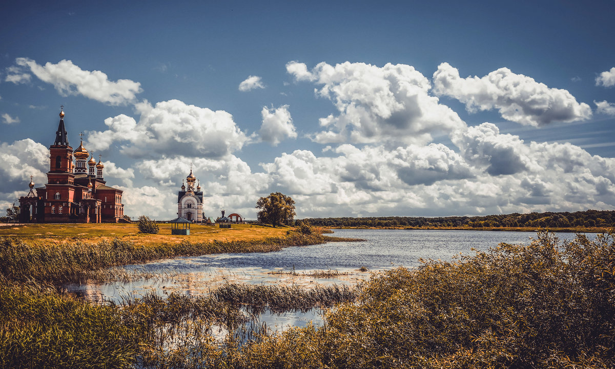 Святое озеро и монастырь. - Александр Селезнев