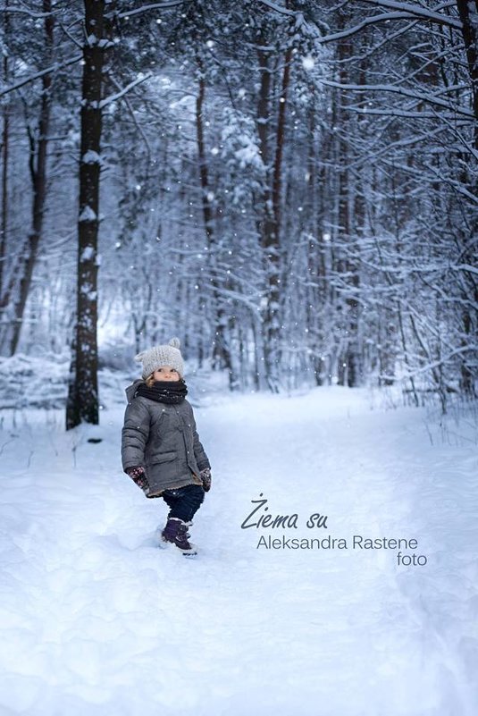в лесу - Aleksandra Rastene