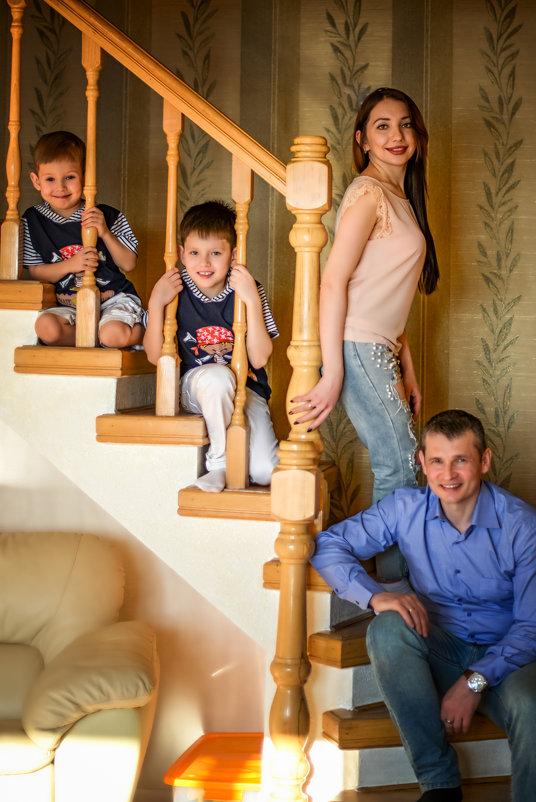 Семейный портрет в интерьере... - Александр Беляков