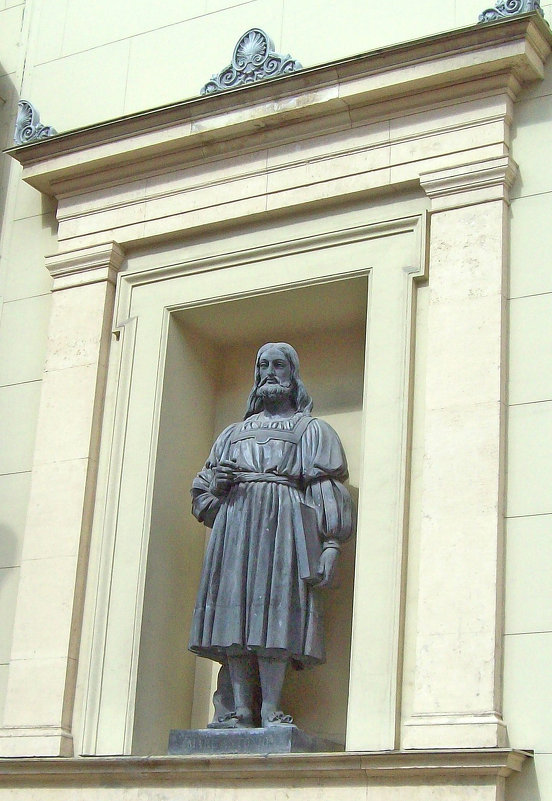 Скульптура на здании Нового Эрмитажа - alemigun 