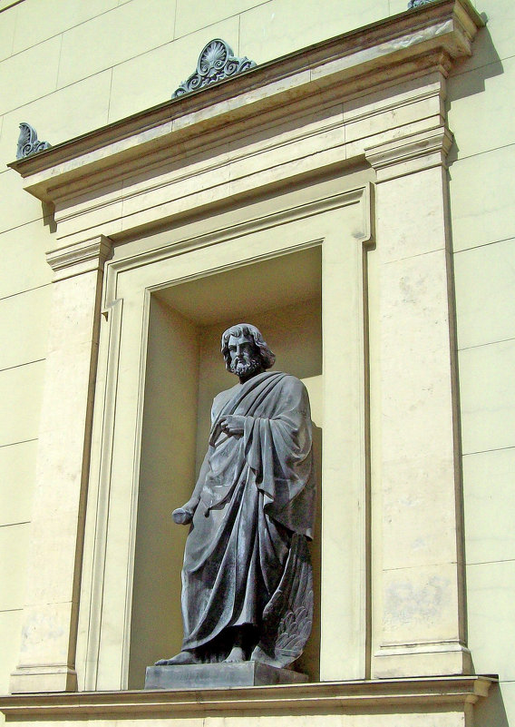 Скульптура на здании Нового Эрмитажа - alemigun 