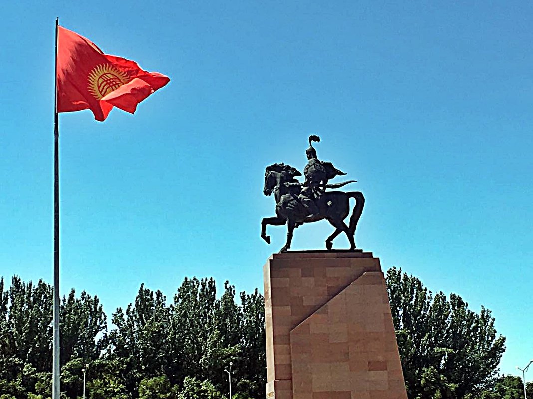 Памятник Манасу . - Виталий Селиванов 