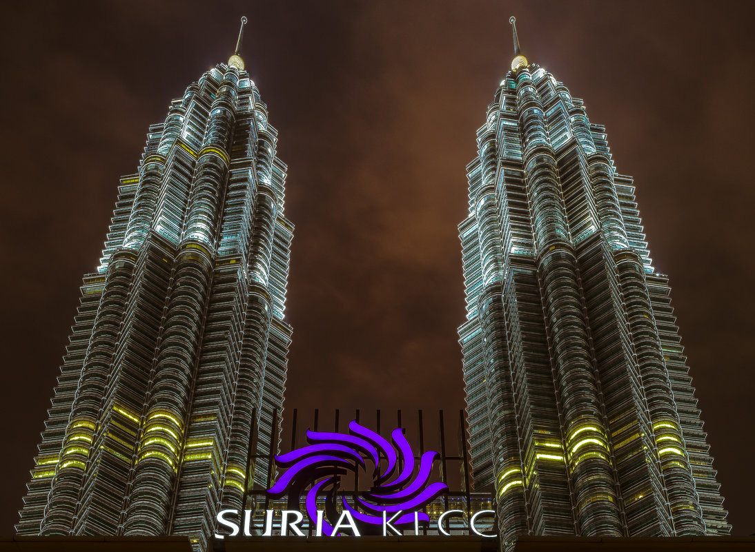 Башни Петронас (Petronas Twin Towers), Куала-Лумпур, Малайзия. - Edward J.Berelet