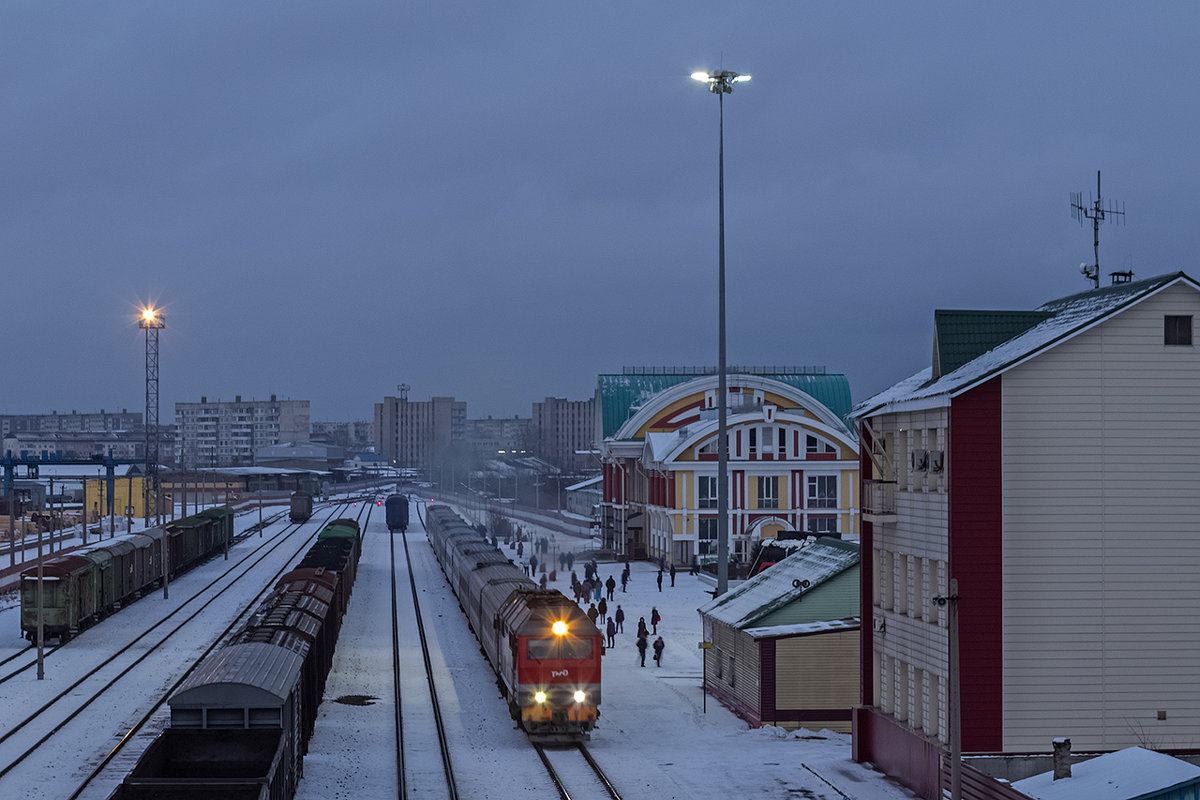 Пассажирский поезд Бийск-Барнаул под тепловозом ТЭП70БС-189 на станции Бийск - Иван Зарубин