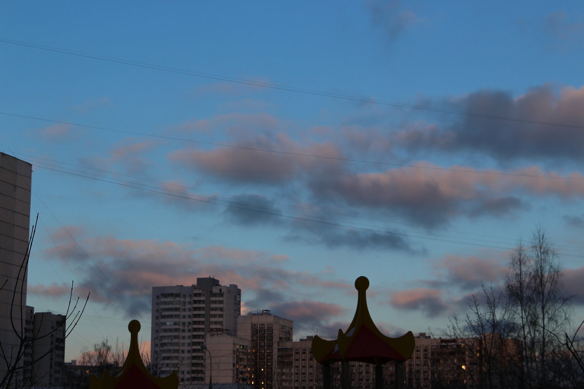 Розовые облака над городом - Людмила Монахова