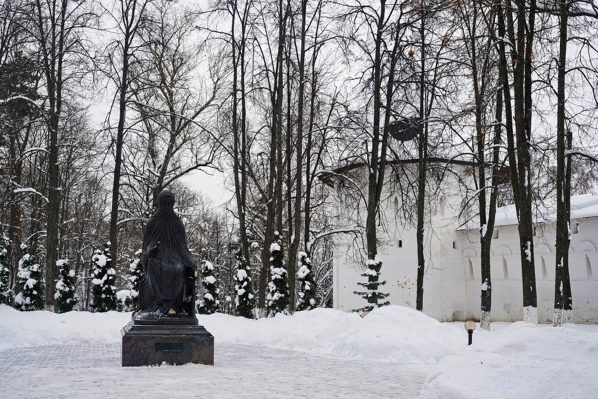 Памятник Савве. Саввино-Сторожеский монастырь. - Юрий Шувалов