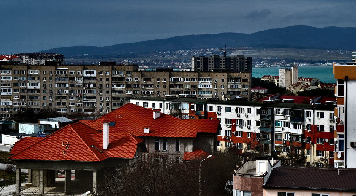Крыши и кусочек бухты - Валерий Дворников