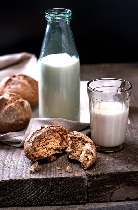 молоко и хлеб - Алексей Кошелев