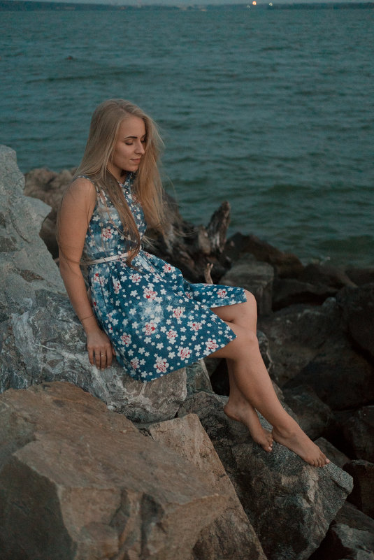Девушка на пляже - Екатерина Потапова