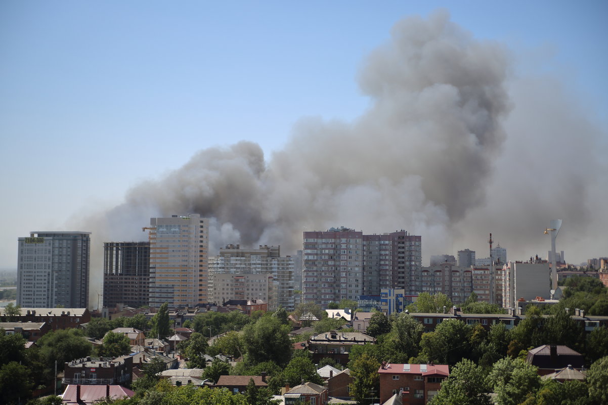 Крупный пожар в Ростове н/Д 21.08.2017 - Леонид 