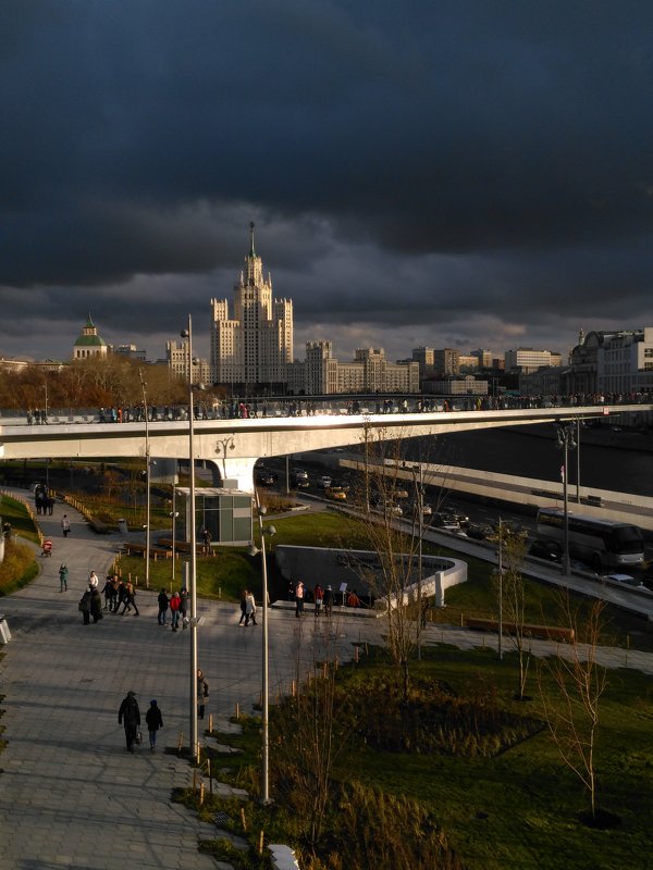 Сталинская высотка - Рома Бондарь