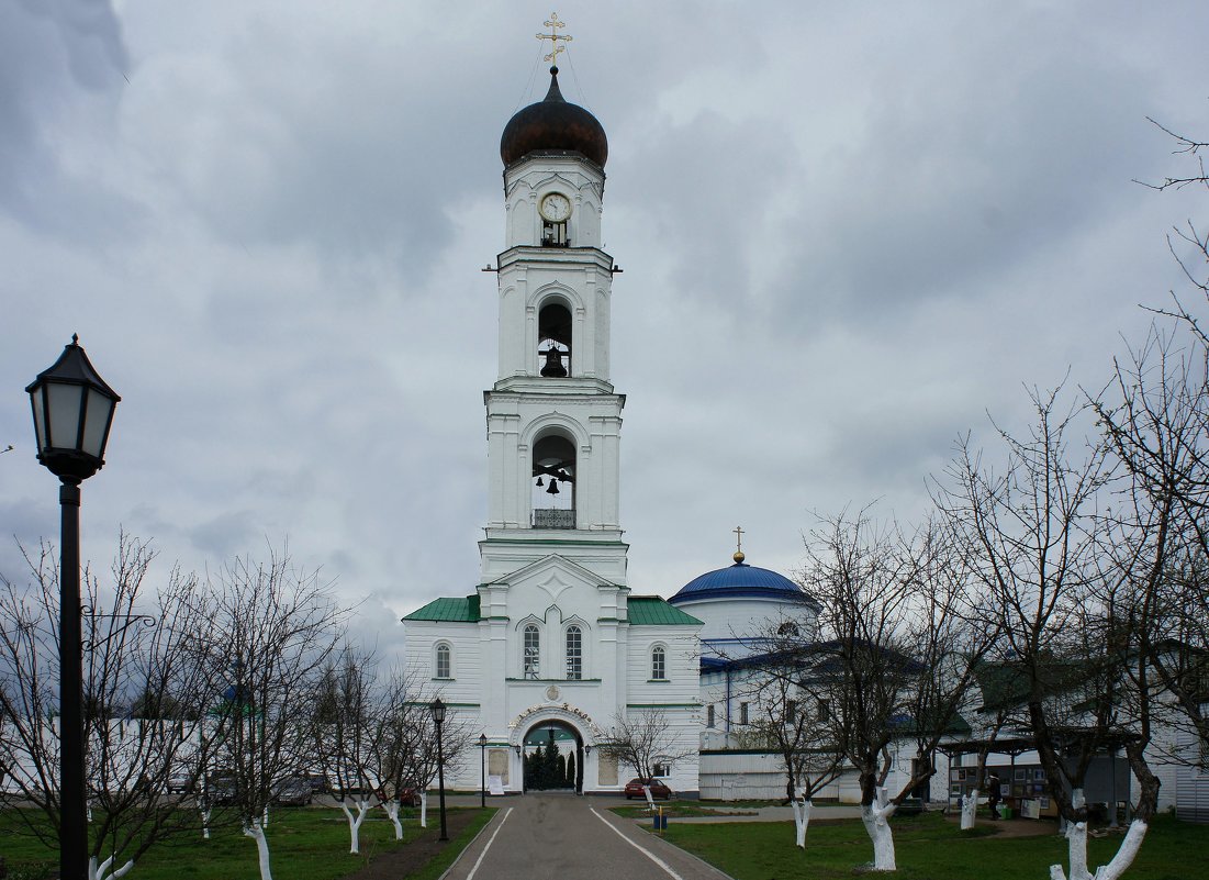Колокольня с надвратной церковью в честь Архистратига Божия Михаила - Елена Павлова (Смолова)