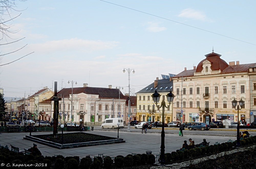 Чернівці центральна площа - Степан Карачко