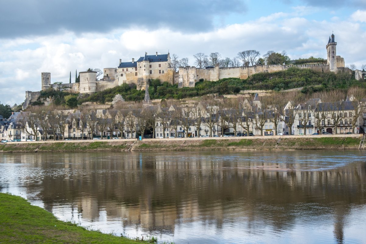 Замок Шинон у реки на Венн (chateau de Chinon) - Георгий А