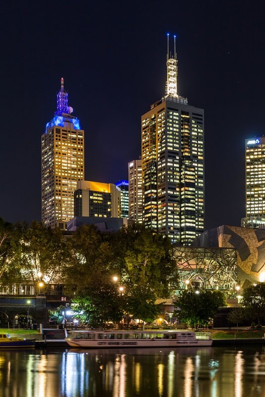 Melbourne at night - Natalia Pakhomova