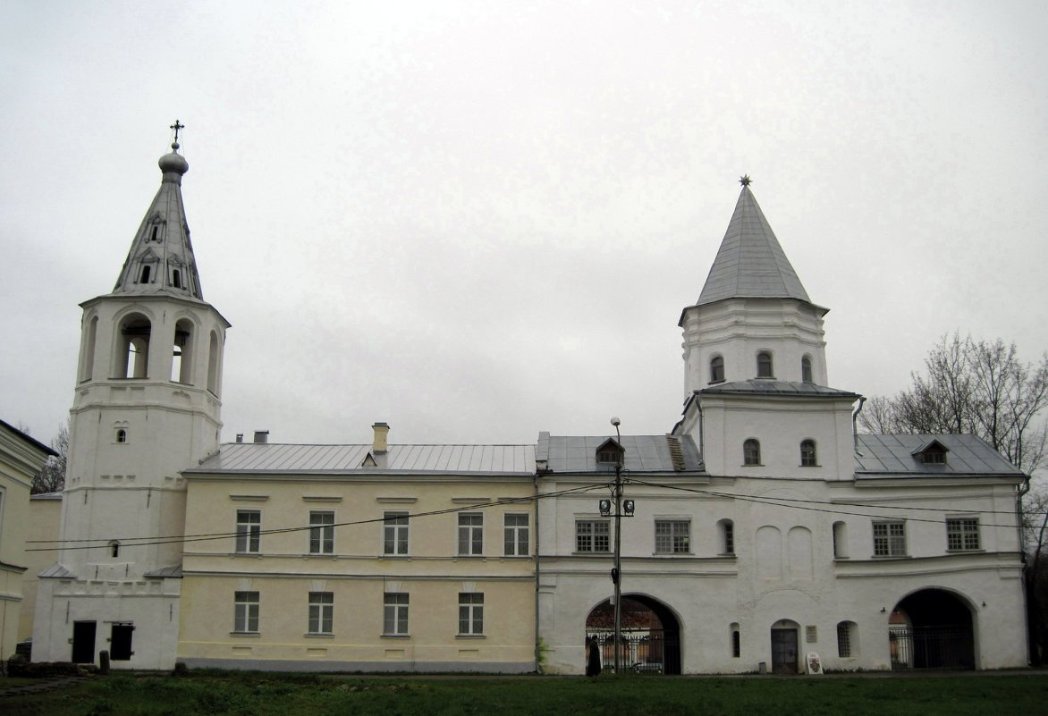 Колокольня Никольского собора и Воротная башня Гостиного двора  XVII века. - Ирина ***