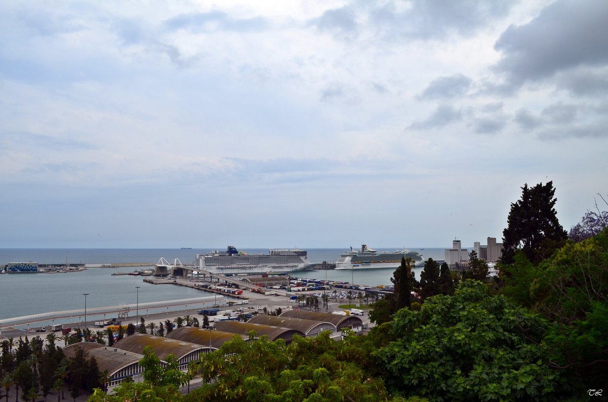 Вид на порт со смотровой площадки «Мирадор дель Алькальде». Барселона - Татьяна Ларионова