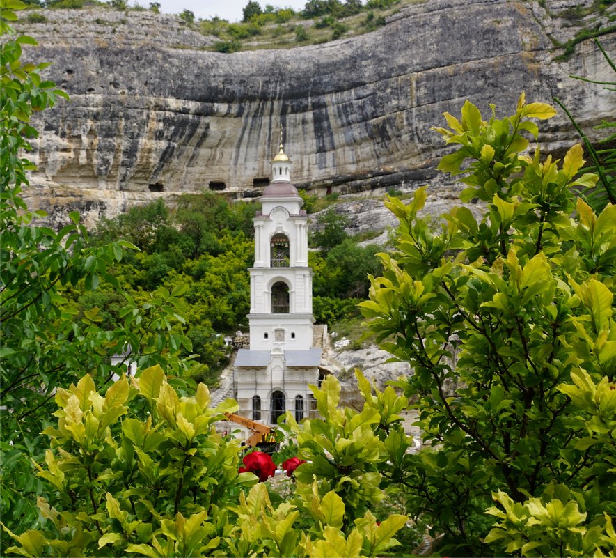 Церковь Успенского пещерного монастыря-Крым - Наталия Григорьева