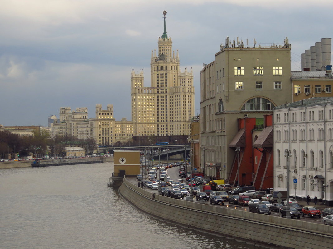 Москва! Как много в этом звуке ... - Андрей Лукьянов