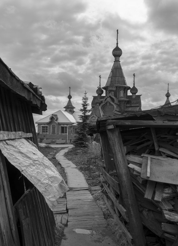 "... тесны врата и узок путь ведущий в жизнь.." - Валерий Михмель 