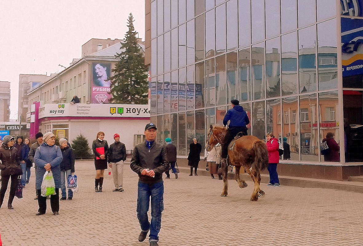 На улице города . - Мила Бовкун