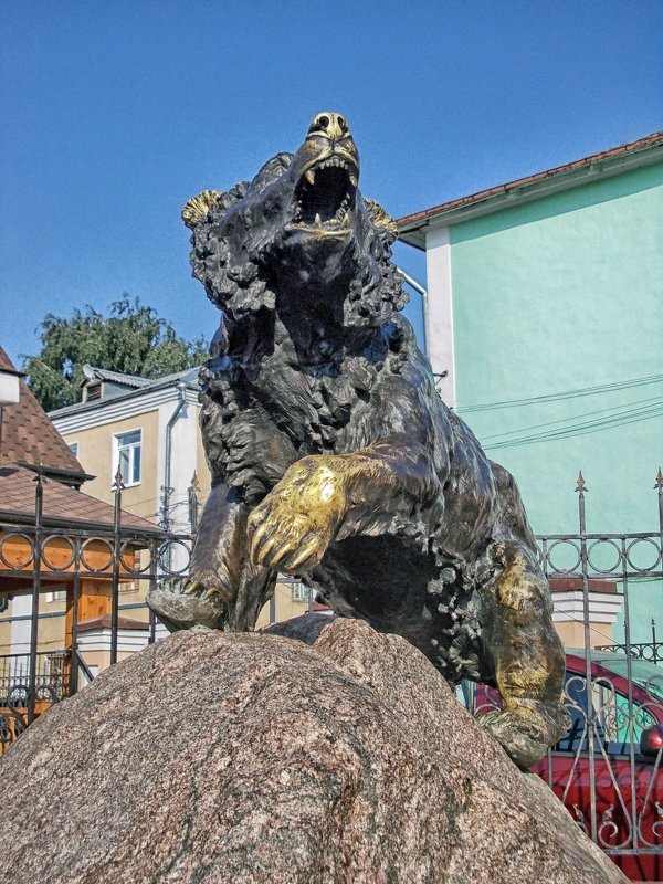 Памятник медведю - Галина Каюмова