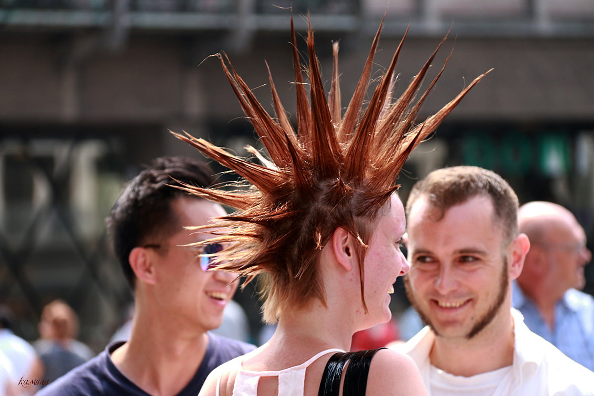 Украшение для пробора волос — главный тренд в прическах на весну и лето 2024 с Недели моды в Милане
