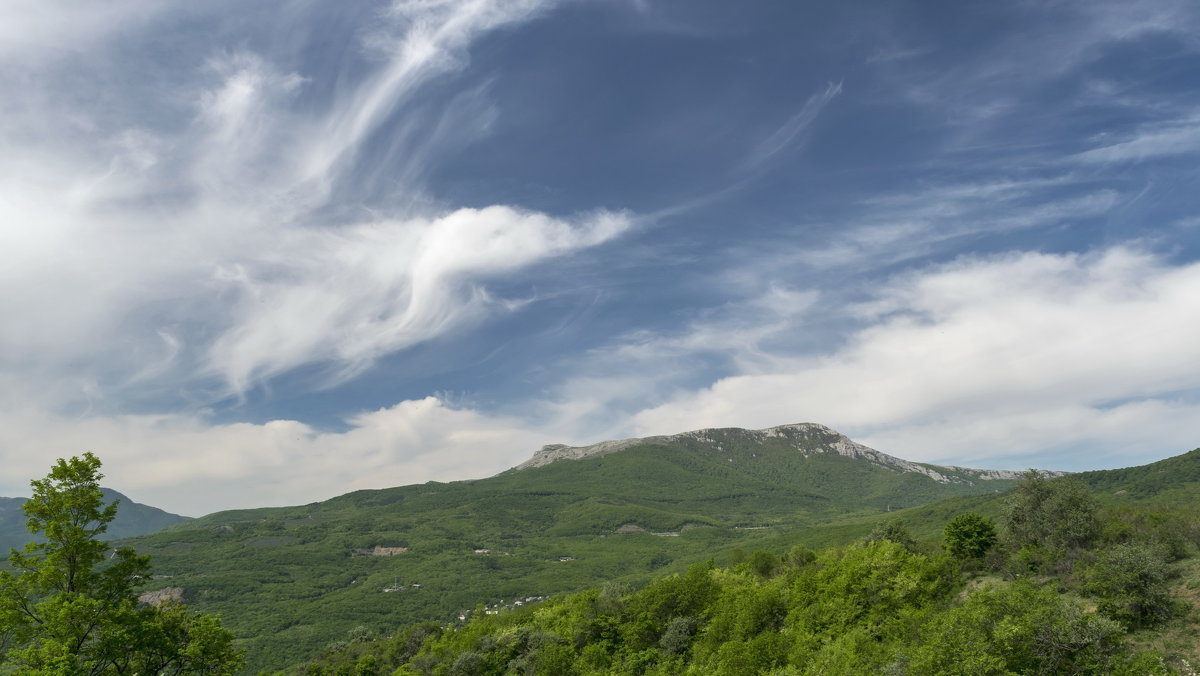 Под белыми облаками - Игорь Кузьмин