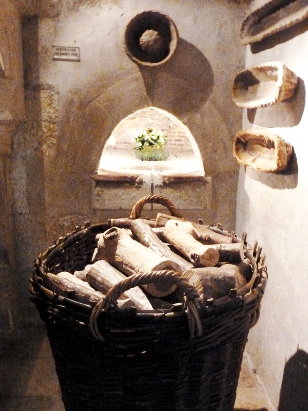 Печь в кухне. Интерьер замка Шенонсо - Iren Ko