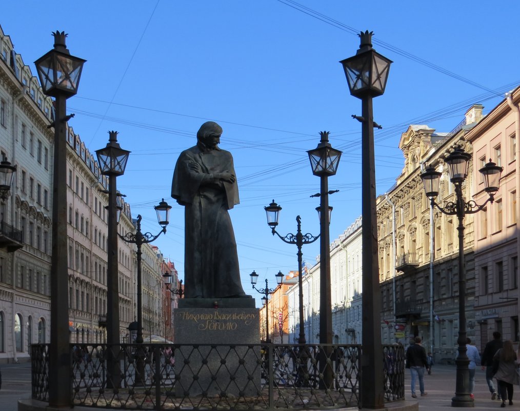Памятник Гоголю - Вера Щукина