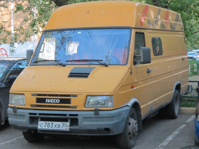 Жёлтый фургон Iveco - Дмитрий Никитин