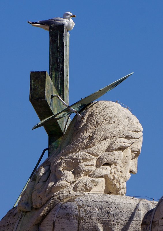 На высоте.Скульптура Спасителя на фасаде собора. - Тамара 