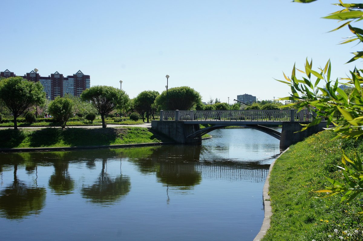 Одно из центральных мест в Яблоневом саду занимает пруд с мостом - Елена Павлова (Смолова)