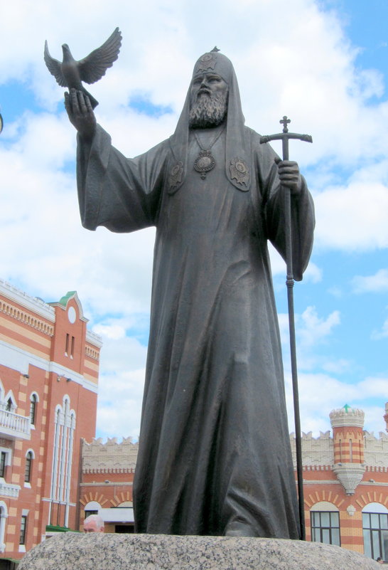Памятник Святейшему патриарху всея Руси Алексию II. на Патриаршей площади - Антонина Балабанова