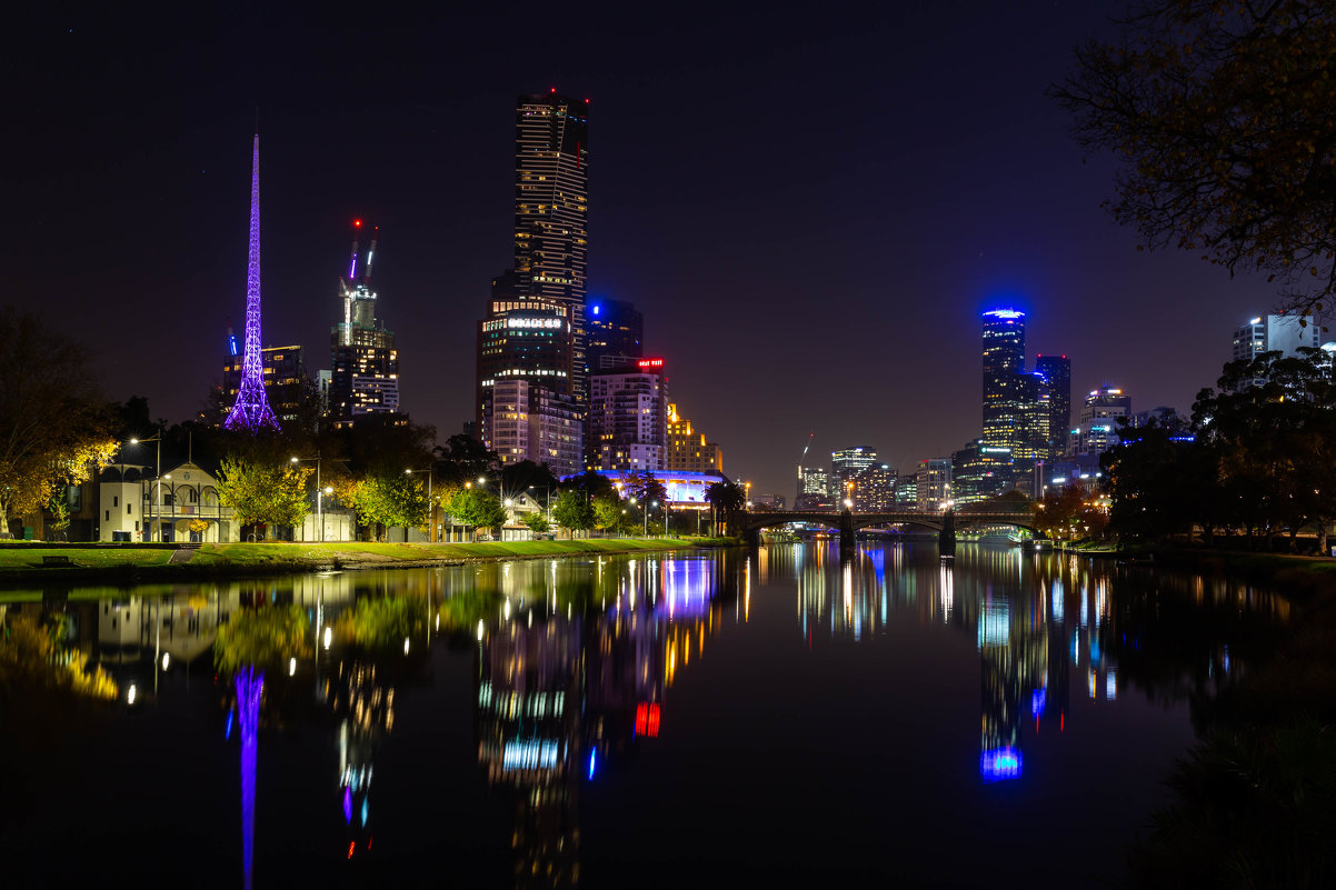 Melbourne, Yarra river, Flinders Street - Natalia Pakhomova