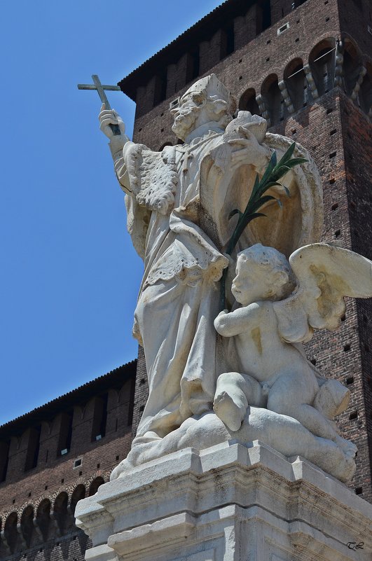 Скульптура Яна Непомуцкого на територрии замка Сфорца. Милан - Татьяна Ларионова
